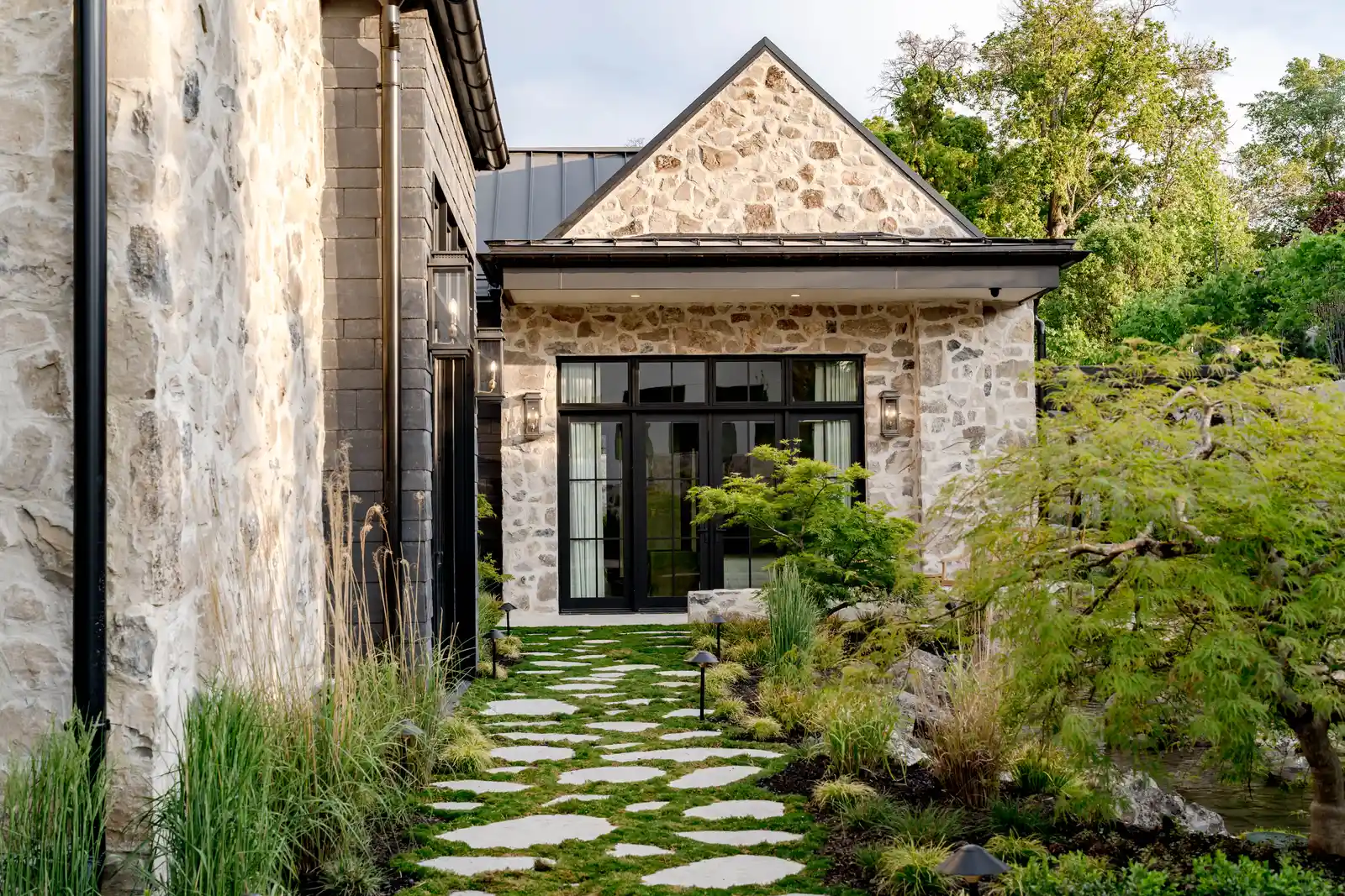 The estate, in full, photo 5 of 8