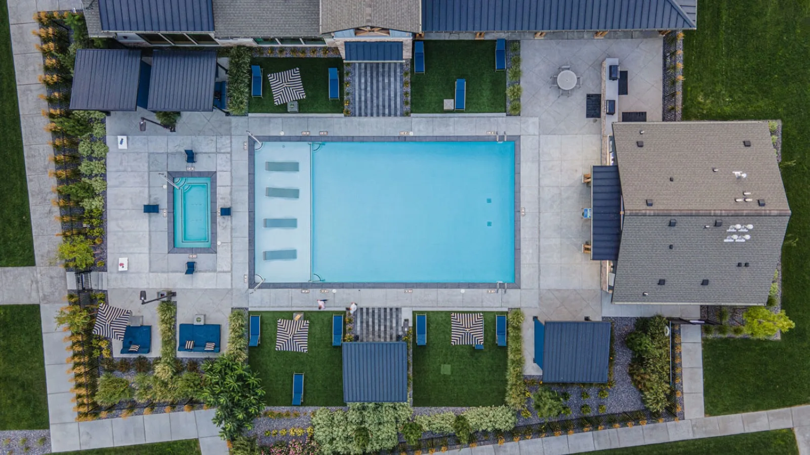 Overhead aerial of the Parc on 5th resort-style pool amenity deck