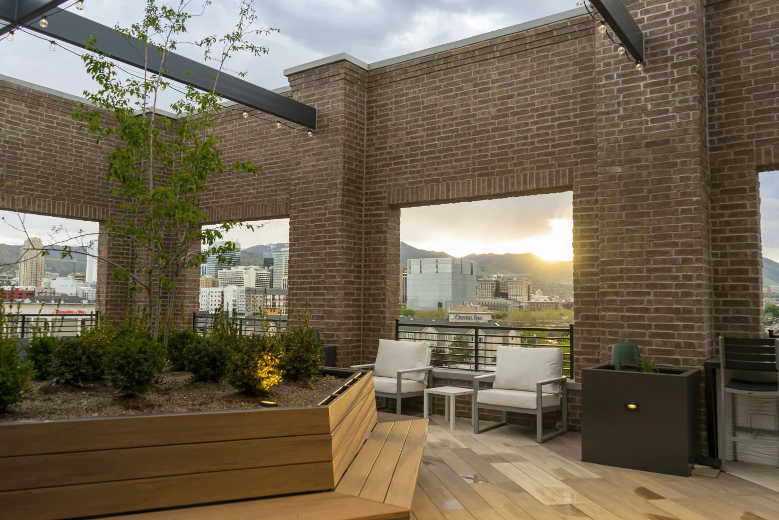 The rooftop, every angle, photo 3 of 6