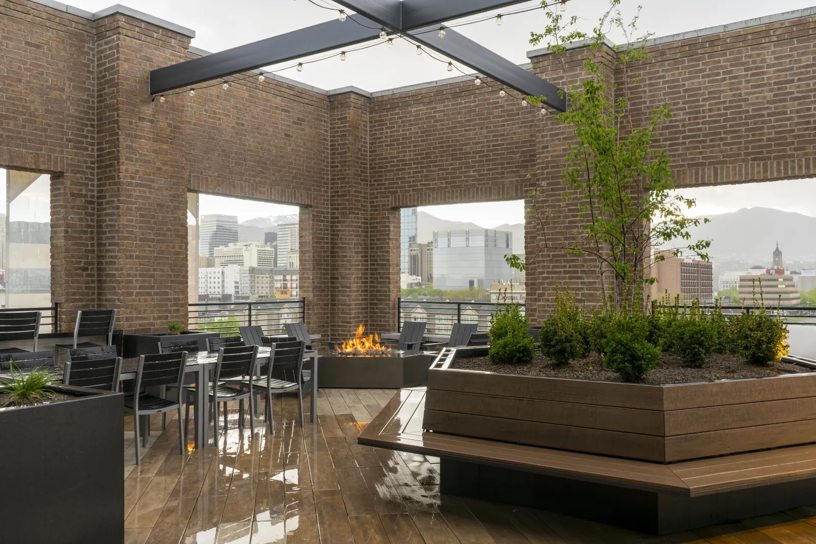 The rooftop, every angle, photo 6 of 6
