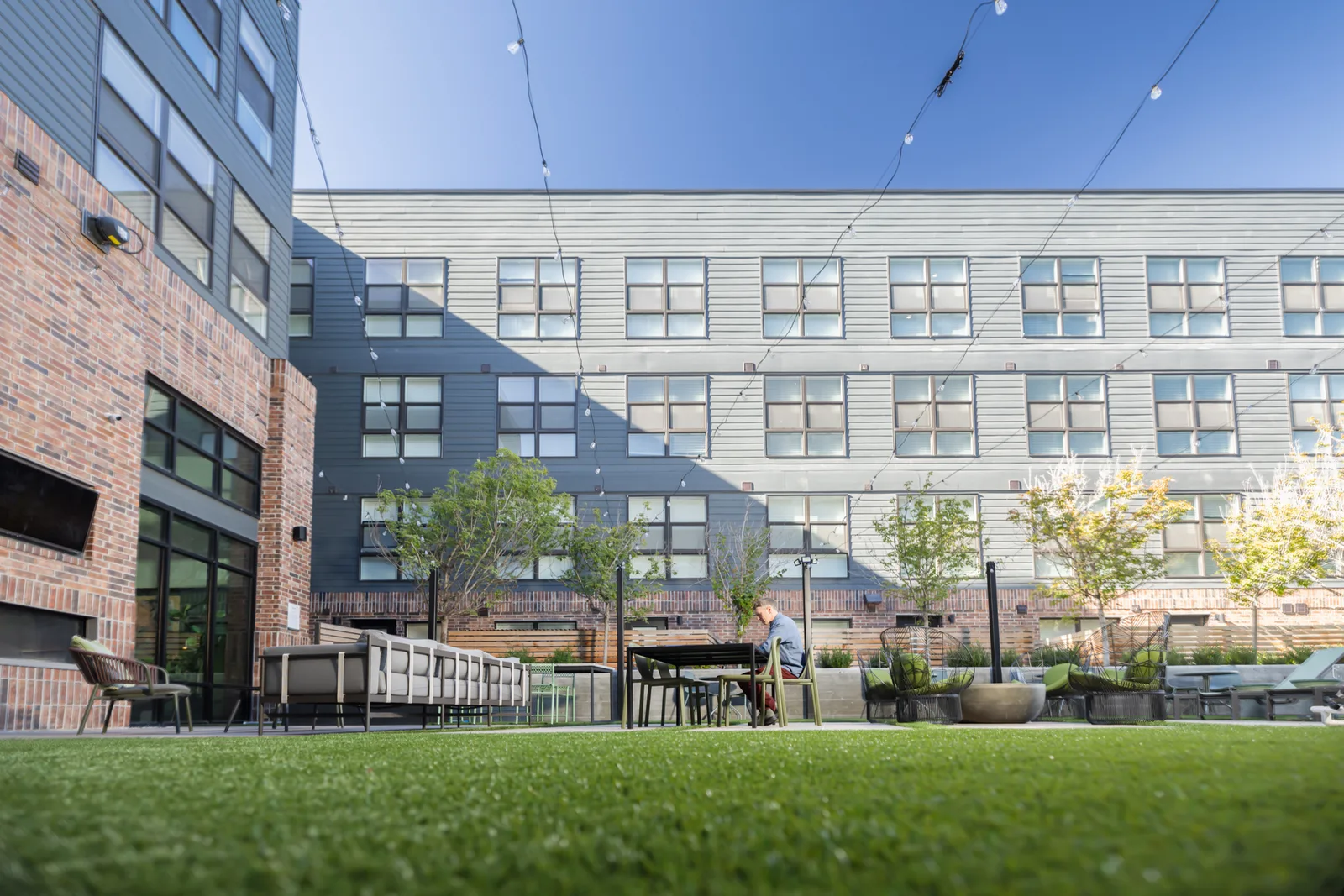 The courtyard, every angle, photo 4 of 6